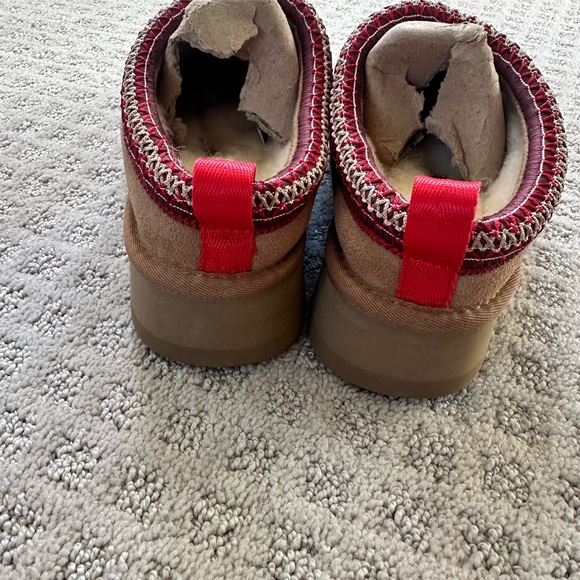 ***NEW***Ugg Tazz platform women’s size 8. - Picture 4 of 12